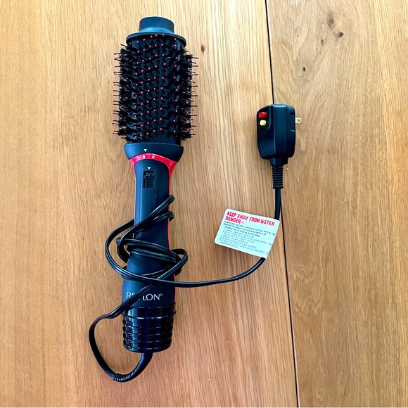 Revlon Accessories - Revlon One Step Volumizer PLUS 2.0 Hair Dryer and Hot Air Brush